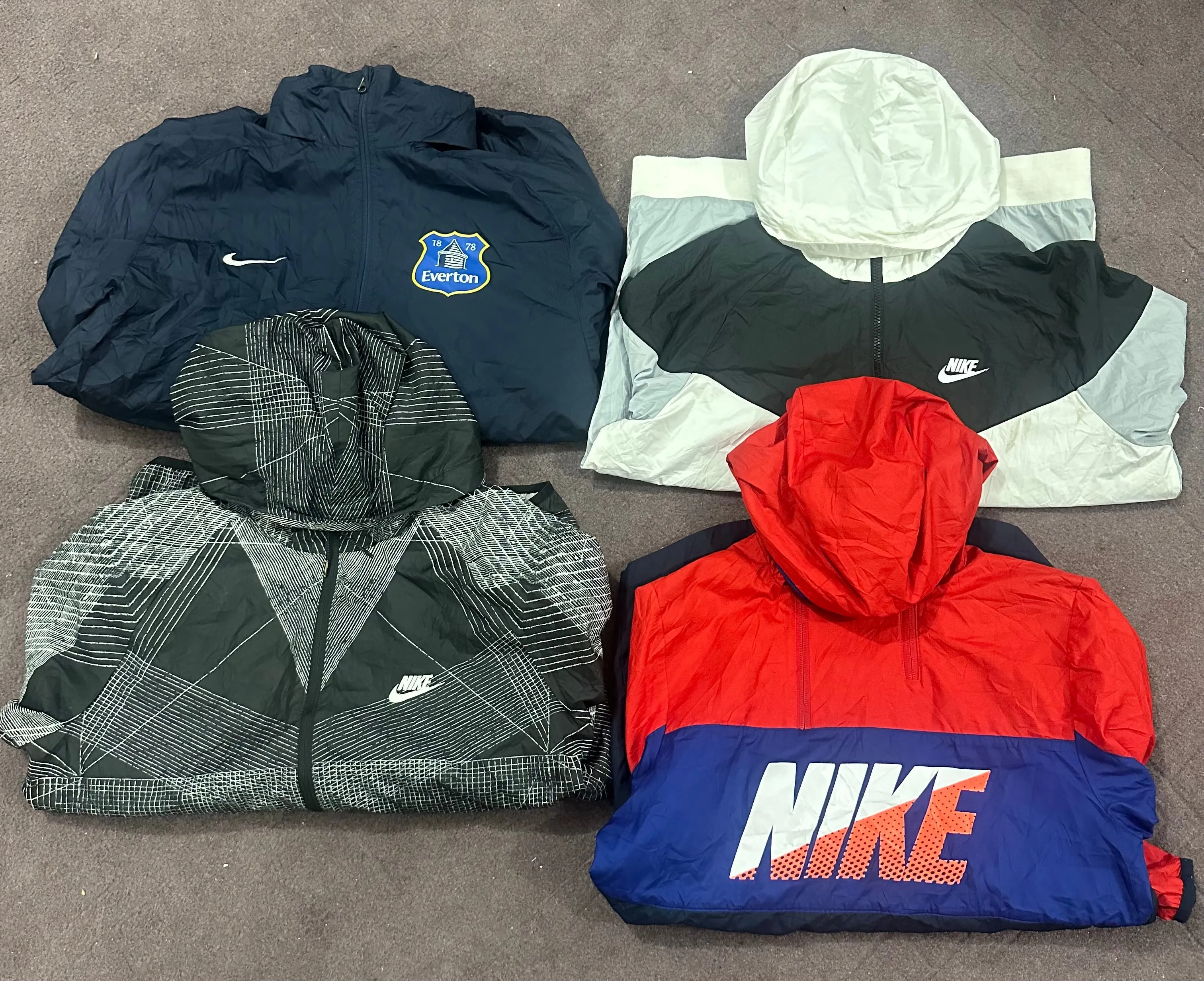 Nike windbreaker jackets 10  pcs